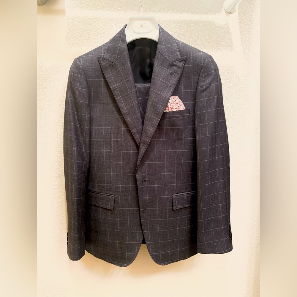 NWOT ROSSI MAN CHARCOAL PLAID SIZE 34S 3PC SUIT